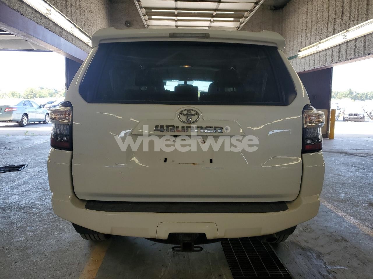 Photo 6 of 2015 TOYOTA 4RUNNER SR5/SR5 PREMIUM (VIN JTEBU5JR0F5267718)