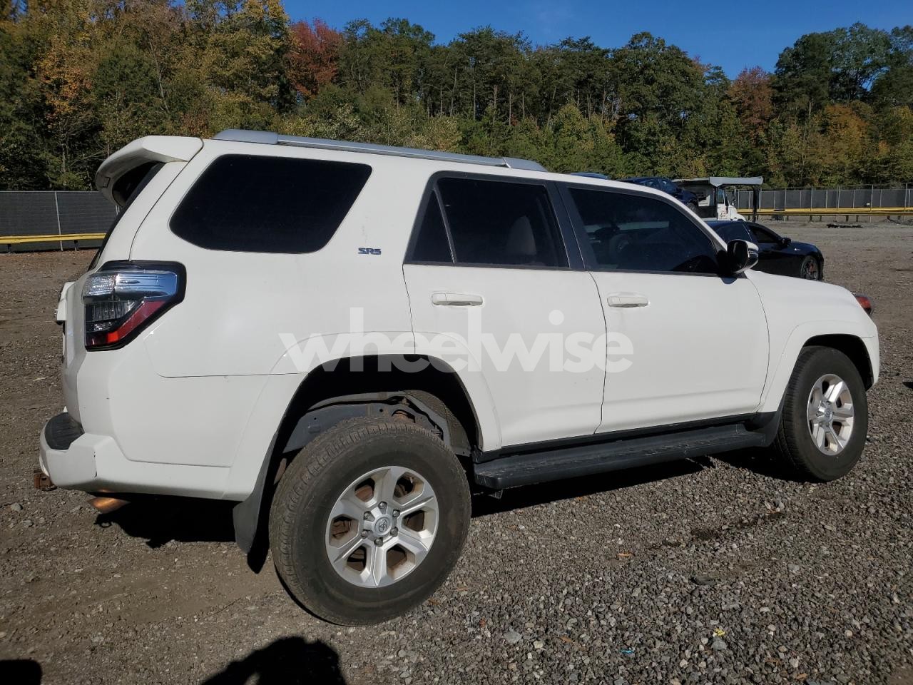 Photo 3 of 2018 TOYOTA 4RUNNER SR5/SR5 PREMIUM (VIN JTEBU5JR0J5513899)