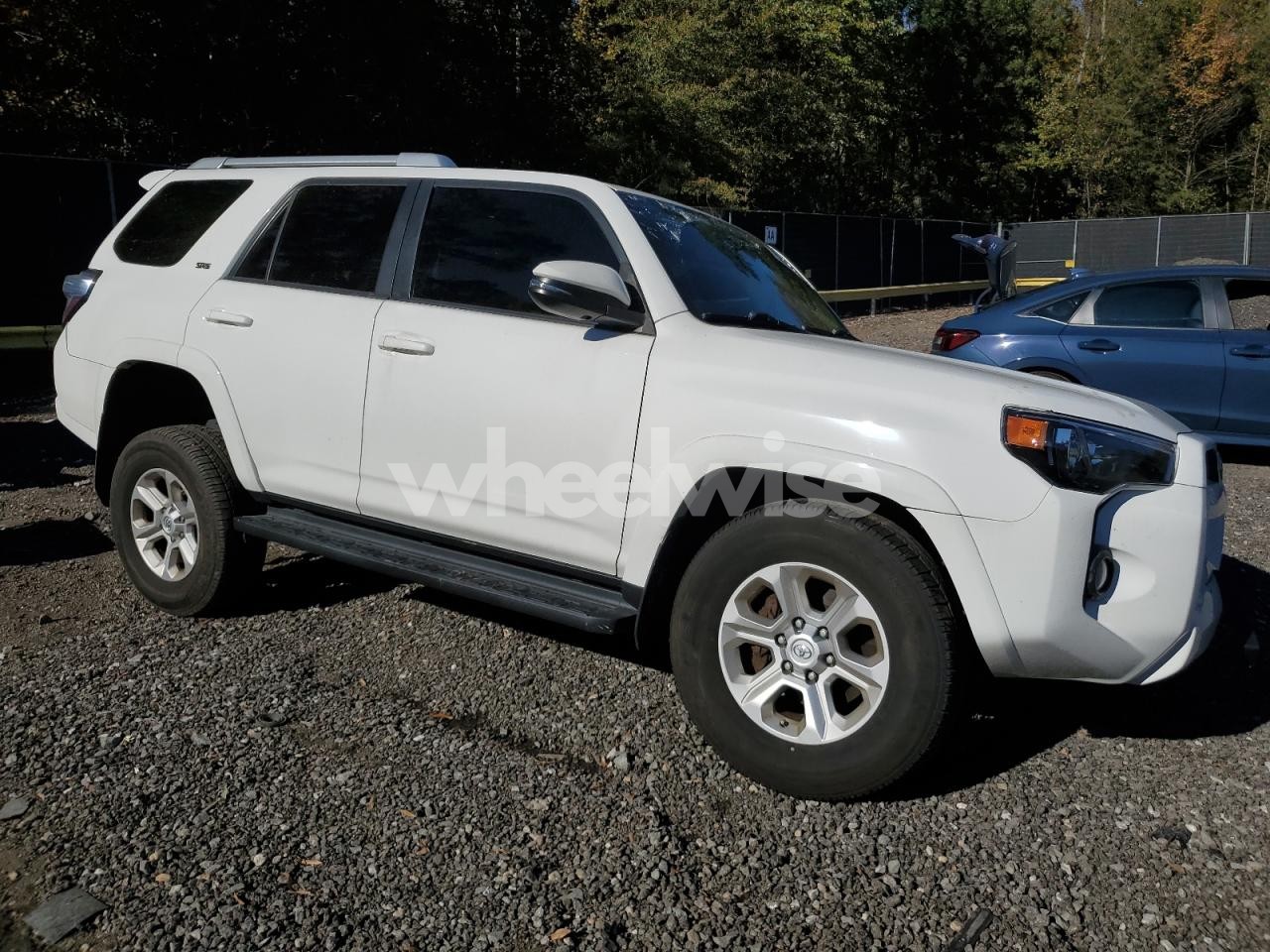 Photo 4 of 2018 TOYOTA 4RUNNER SR5/SR5 PREMIUM (VIN JTEBU5JR0J5513899)