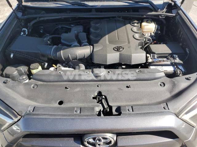 Photo 10 of 2018 TOYOTA 4RUNNER SR5/SR5 PREMIUM (VIN JTEBU5JR0J5547633)