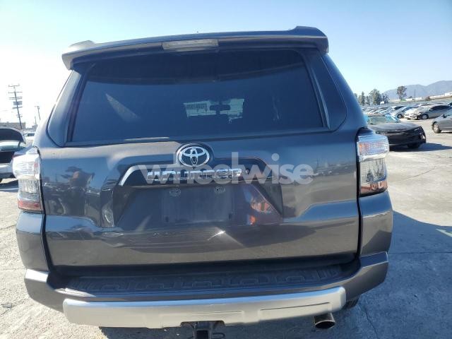 Photo 3 of 2018 TOYOTA 4RUNNER SR5/SR5 PREMIUM (VIN JTEBU5JR0J5547633)