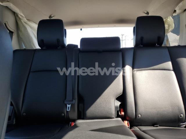 Photo 4 of 2018 TOYOTA 4RUNNER SR5/SR5 PREMIUM (VIN JTEBU5JR0J5547633)