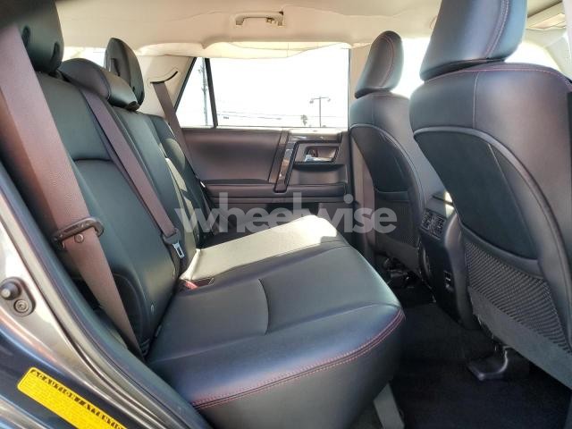 Photo 6 of 2018 TOYOTA 4RUNNER SR5/SR5 PREMIUM (VIN JTEBU5JR0J5547633)