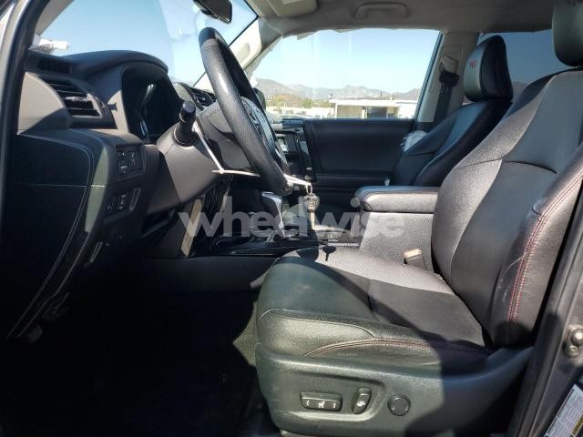 Photo 7 of 2018 TOYOTA 4RUNNER SR5/SR5 PREMIUM (VIN JTEBU5JR0J5547633)