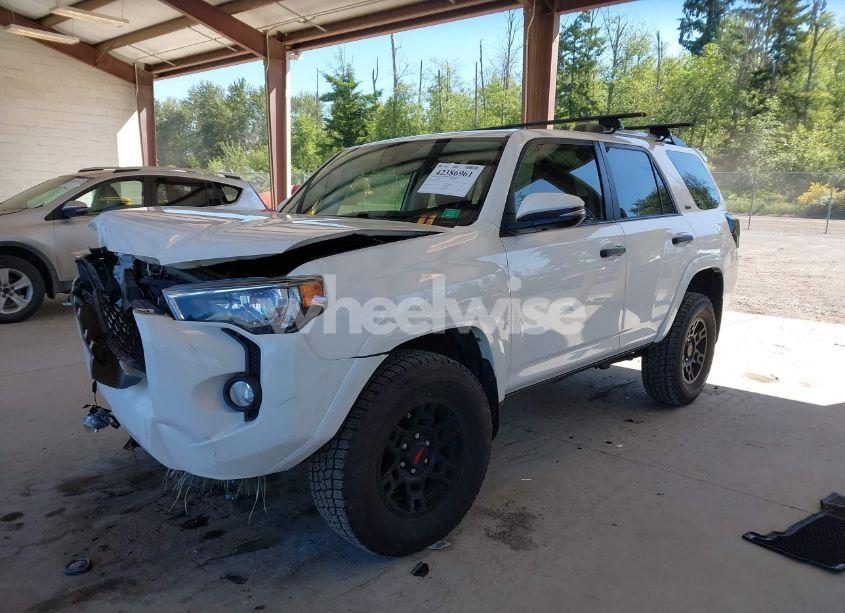 Photo 2 of 2019 Toyota 4runner SR5 PREMIUM (VIN JTEBU5JR0K5630450)