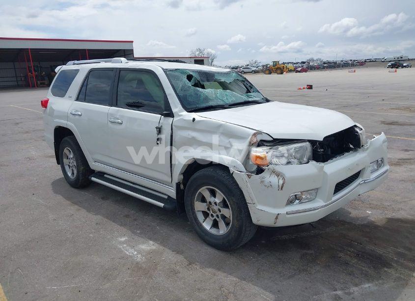 2013 Toyota 4runner SR5 (VIN JTEBU5JR1D5147214) main photo