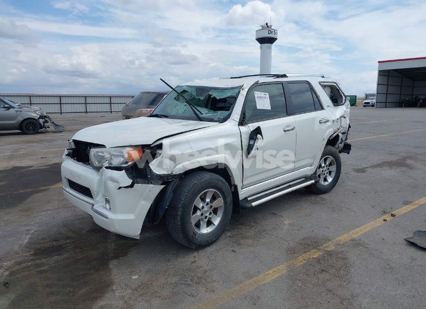 Photo 2 of 2013 Toyota 4runner SR5 (VIN JTEBU5JR1D5147214)