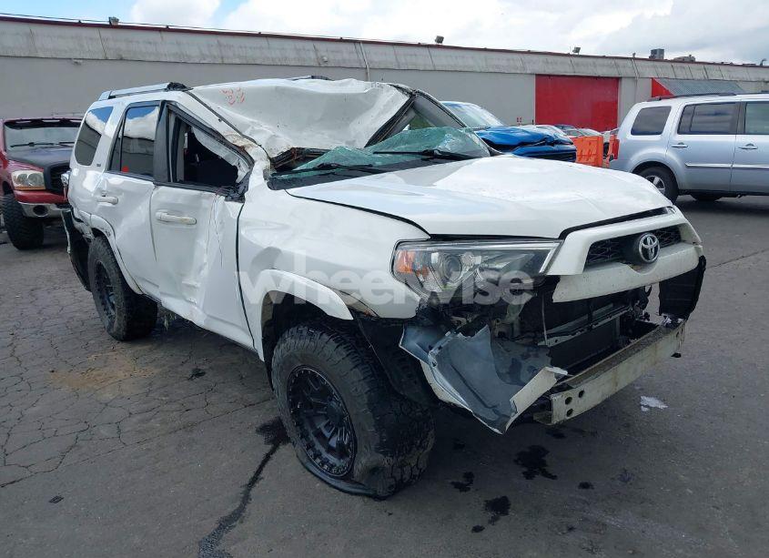 2018 Toyota 4runner LIMITED/SR5/SR5 PREMIUM/TRD OFF ROAD/TRD OFF ROAD PREMIUM/TRD PRO (VIN JTEBU5JR1J5535250) main photo