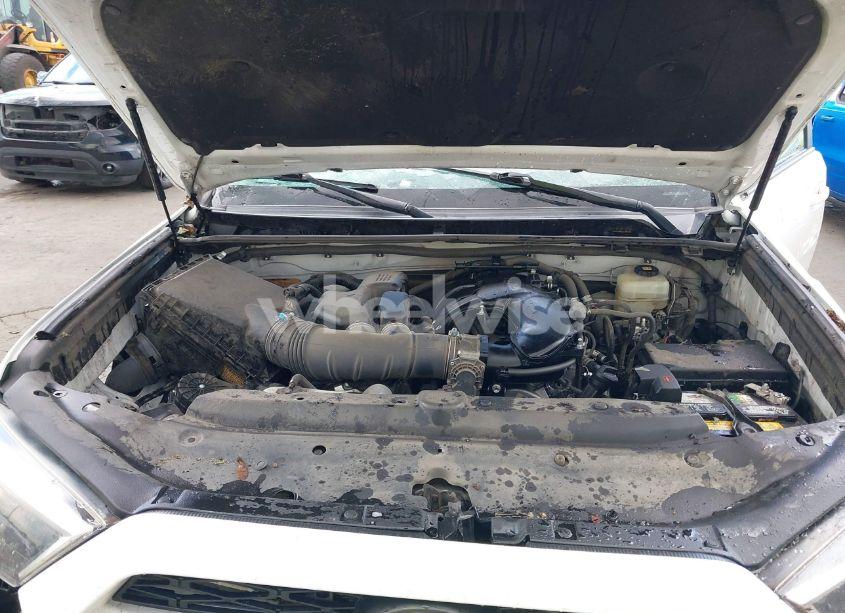 Photo 10 of 2018 Toyota 4runner LIMITED/SR5/SR5 PREMIUM/TRD OFF ROAD/TRD OFF ROAD PREMIUM/TRD PRO (VIN JTEBU5JR1J5535250)