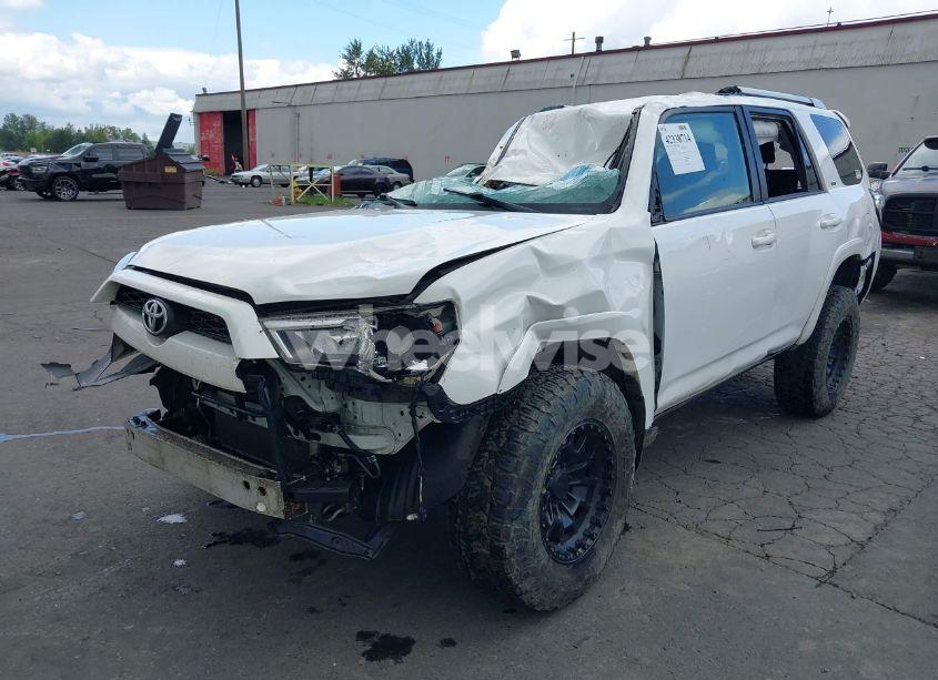 Photo 2 of 2018 Toyota 4runner LIMITED/SR5/SR5 PREMIUM/TRD OFF ROAD/TRD OFF ROAD PREMIUM/TRD PRO (VIN JTEBU5JR1J5535250)