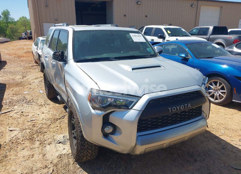 2018 Toyota 4runner TRD OFF ROAD PREMIUM (VIN JTEBU5JR1J5557832) main photo
