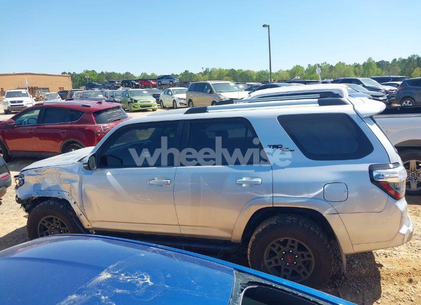 Photo 14 of 2018 Toyota 4runner TRD OFF ROAD PREMIUM (VIN JTEBU5JR1J5557832)