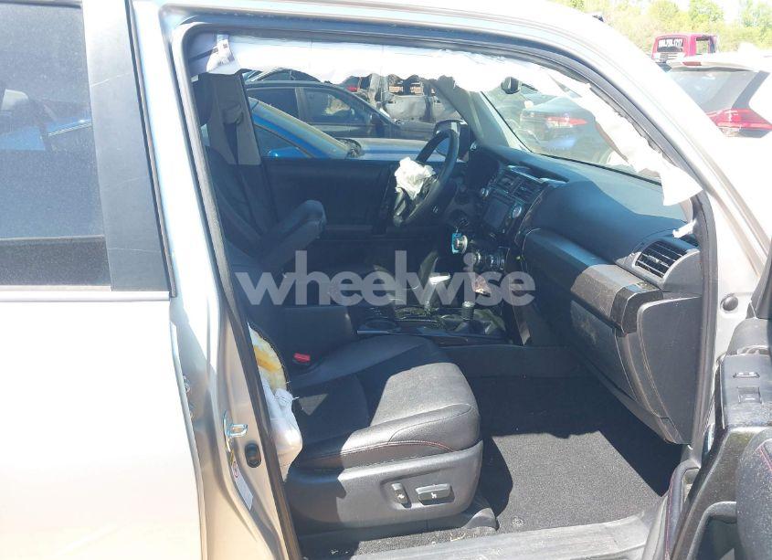 Photo 5 of 2018 Toyota 4runner TRD OFF ROAD PREMIUM (VIN JTEBU5JR1J5557832)