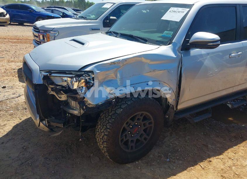 Photo 6 of 2018 Toyota 4runner TRD OFF ROAD PREMIUM (VIN JTEBU5JR1J5557832)