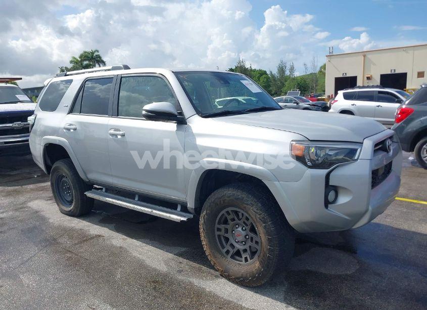 2020 Toyota 4runner SR5 PREMIUM (VIN JTEBU5JR1L5771691) main photo