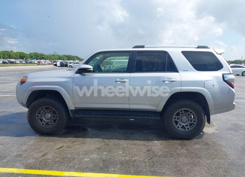 Photo 14 of 2020 Toyota 4runner SR5 PREMIUM (VIN JTEBU5JR1L5771691)