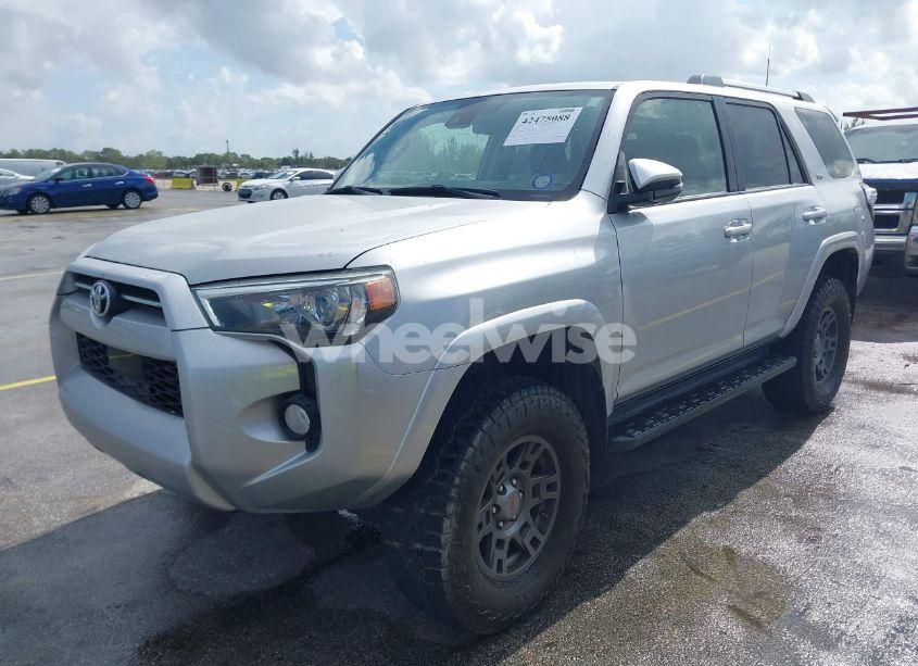 Photo 2 of 2020 Toyota 4runner SR5 PREMIUM (VIN JTEBU5JR1L5771691)