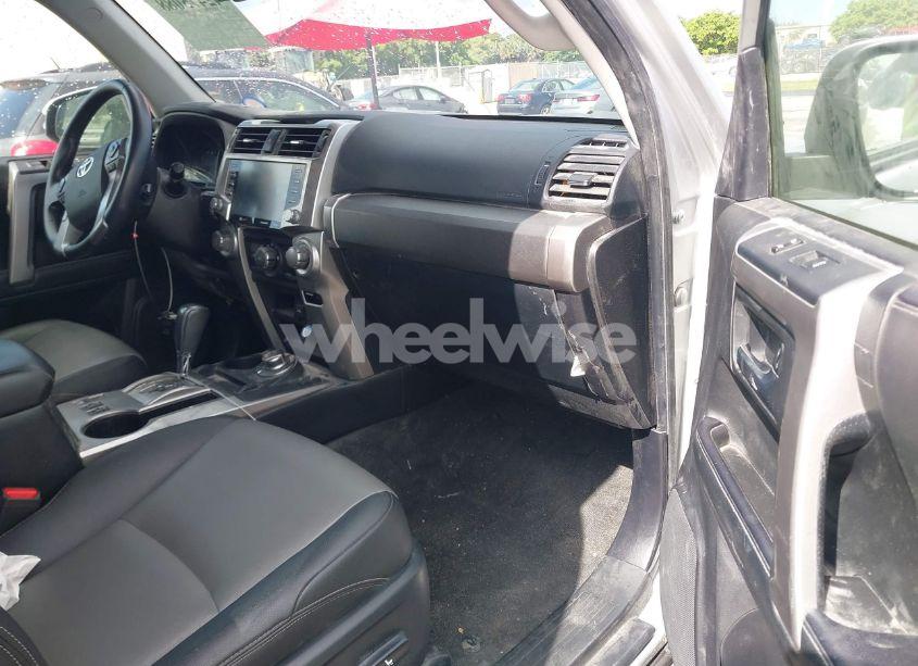 Photo 5 of 2020 Toyota 4runner SR5 PREMIUM (VIN JTEBU5JR1L5771691)