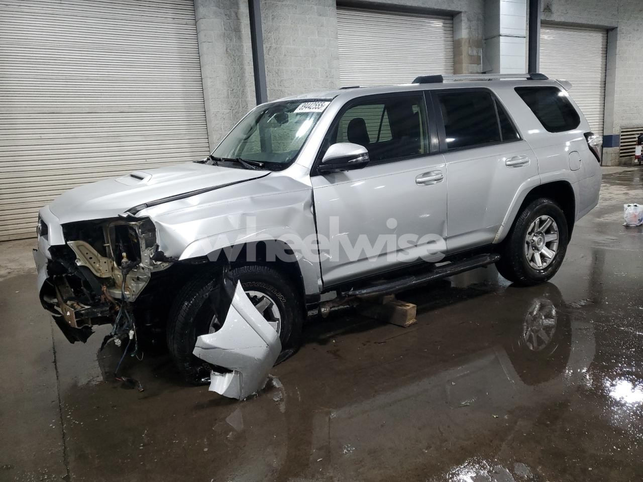 2014 TOYOTA 4RUNNER SR5 N/A (VIN JTEBU5JR2E5163049) main photo