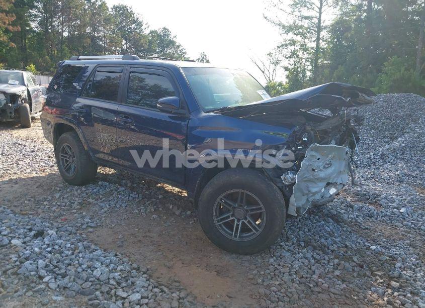 2018 Toyota 4runner TRD OFF ROAD PREMIUM (VIN JTEBU5JR2J5568998) main photo