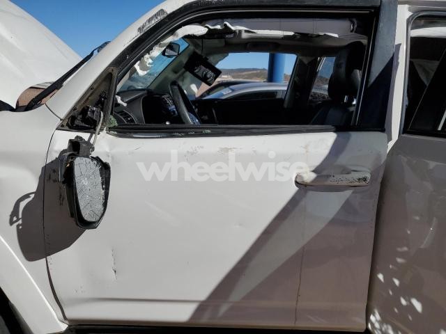 Photo 2 of 2019 TOYOTA 4RUNNER SR5/SR5 PREMIUM (VIN JTEBU5JR2K5637576)