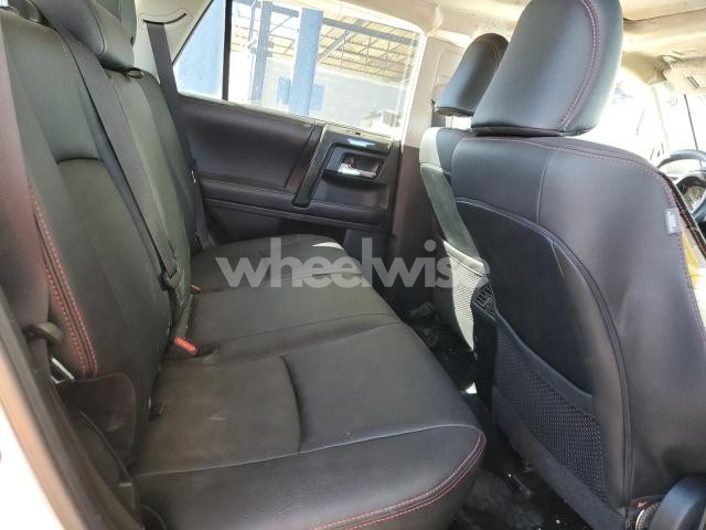 Photo 5 of 2019 TOYOTA 4RUNNER SR5/SR5 PREMIUM (VIN JTEBU5JR2K5637576)