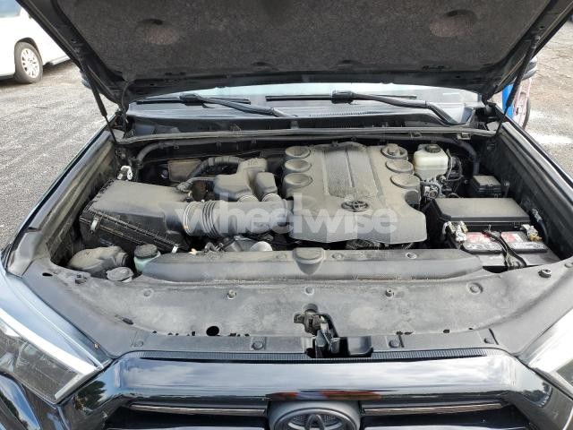 Photo 11 of 2020 TOYOTA 4RUNNER SR5/SR5 PREMIUM (VIN JTEBU5JR2L5760022)