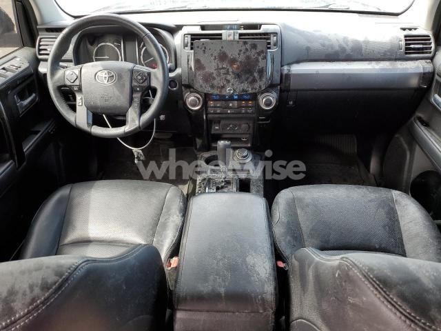 Photo 6 of 2020 TOYOTA 4RUNNER SR5/SR5 PREMIUM (VIN JTEBU5JR2L5760022)