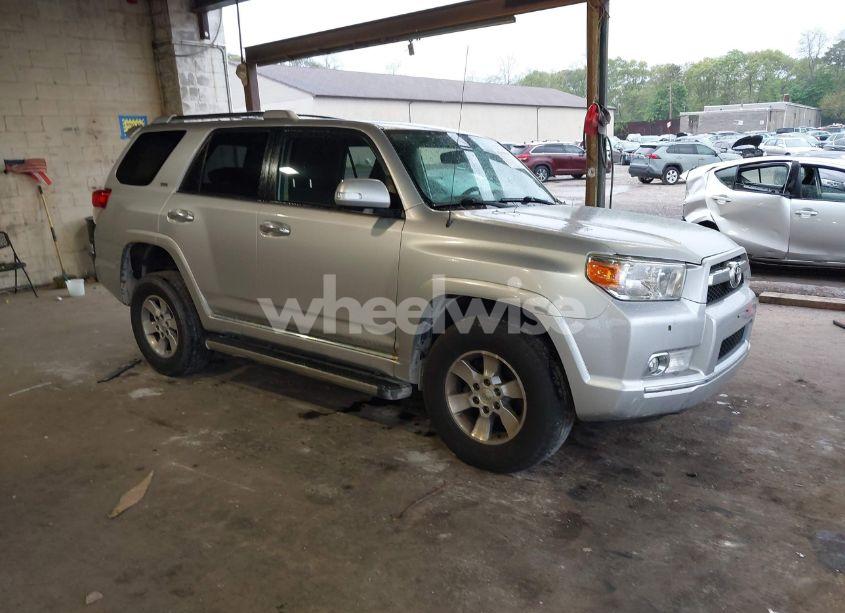 2013 Toyota 4runner SR5 (VIN JTEBU5JR3D5125795) main photo