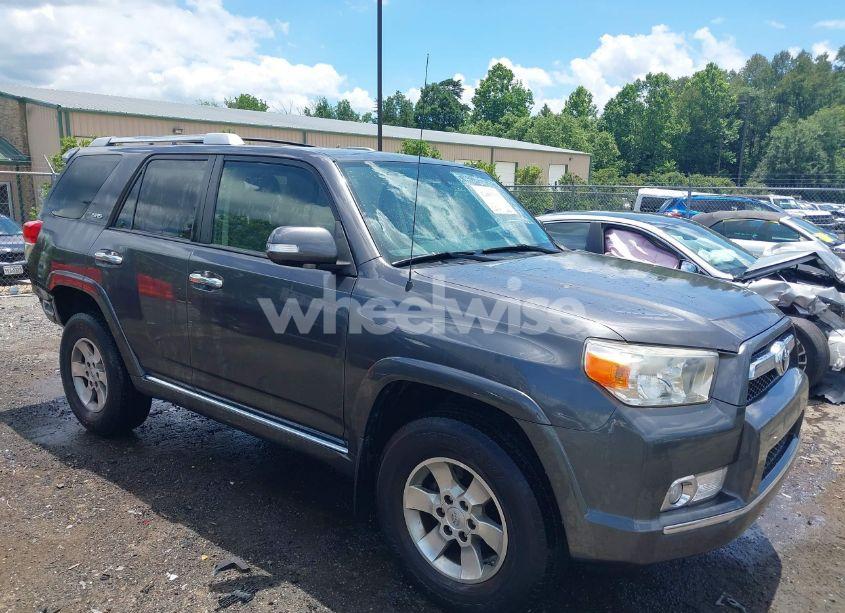 2013 Toyota 4runner SR5 (VIN JTEBU5JR3D5139146) main photo