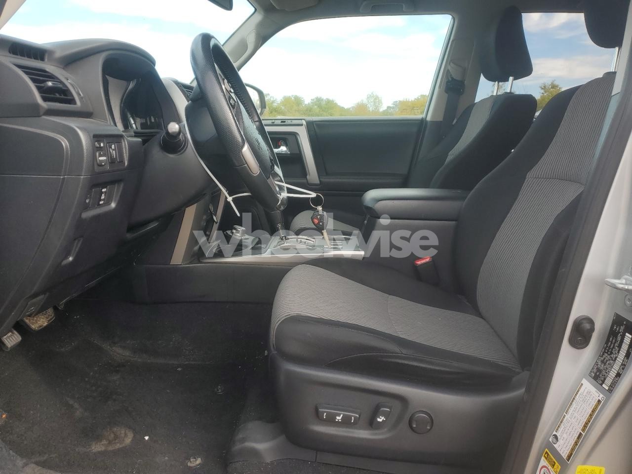 Photo 7 of 2014 TOYOTA 4RUNNER SR5 (VIN JTEBU5JR3E5195931)