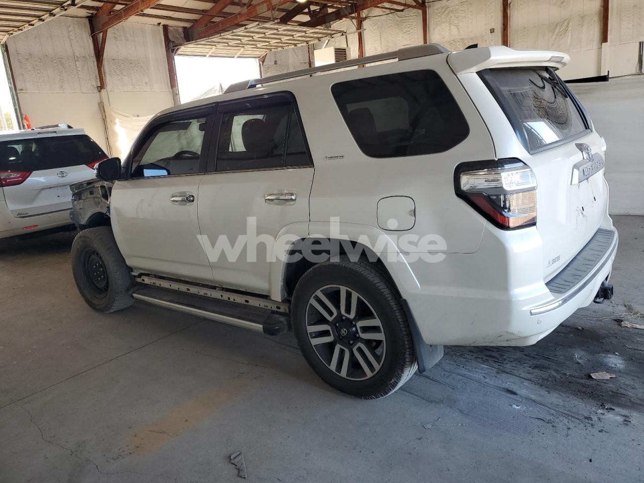 Photo 2 of 2017 TOYOTA 4RUNNER SR5/SR5 PREMIUM (VIN JTEBU5JR3H5431725)