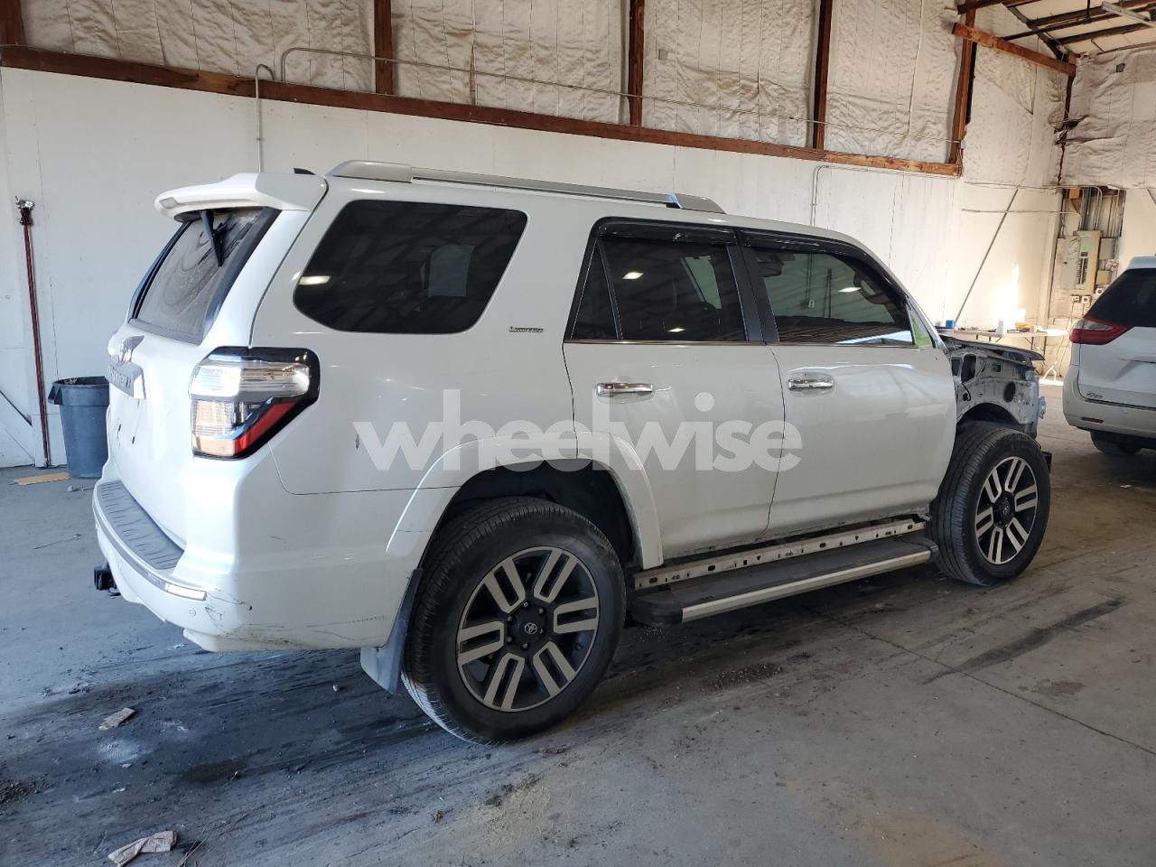 Photo 3 of 2017 TOYOTA 4RUNNER SR5/SR5 PREMIUM (VIN JTEBU5JR3H5431725)