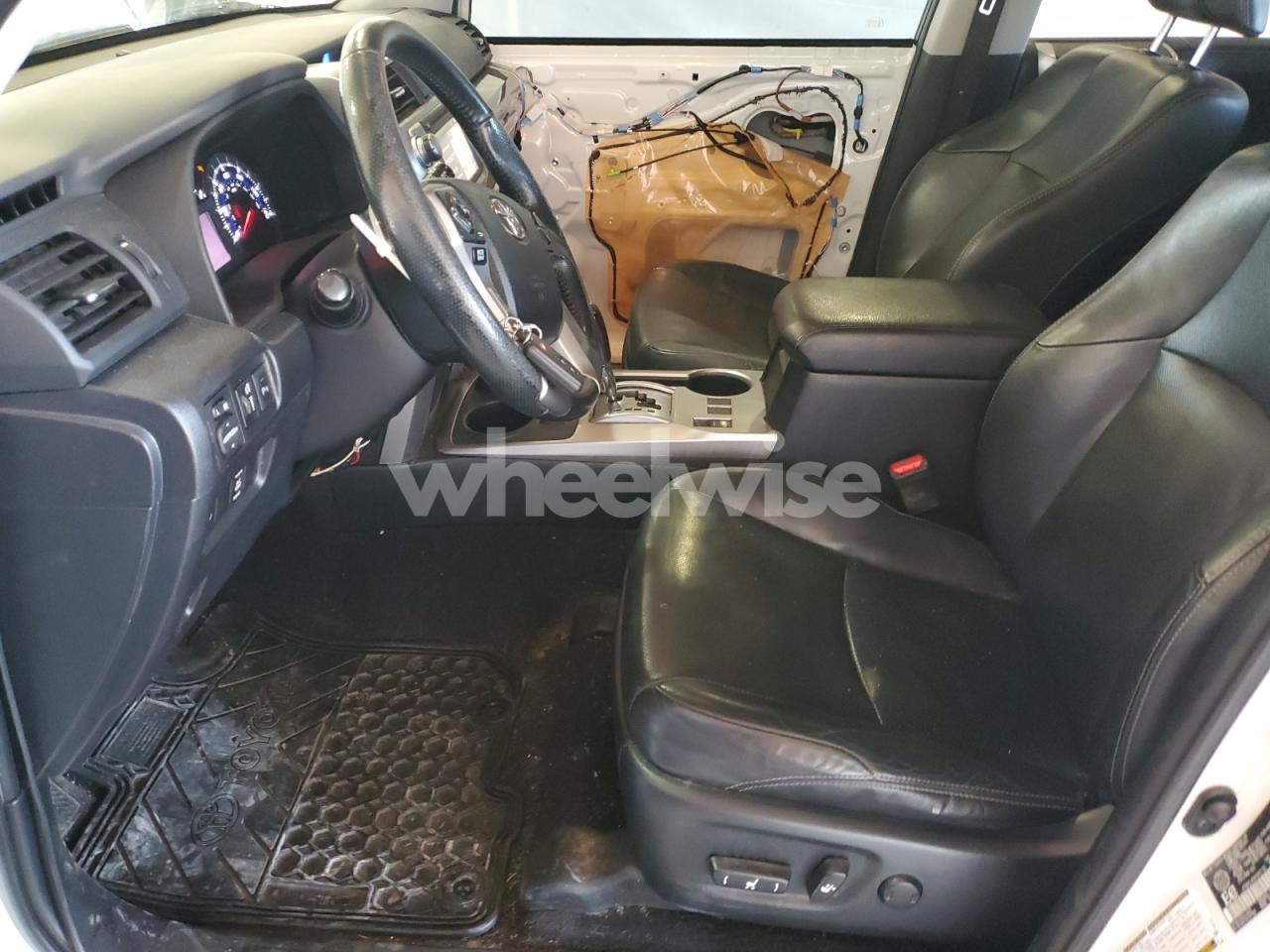 Photo 7 of 2017 TOYOTA 4RUNNER SR5/SR5 PREMIUM (VIN JTEBU5JR3H5431725)