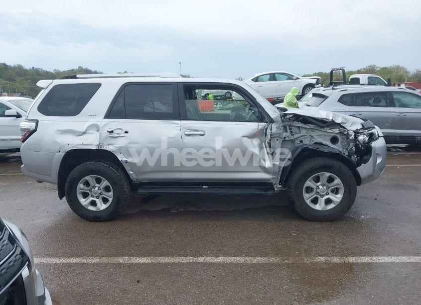 Photo 13 of 2017 Toyota 4runner SR5 PREMIUM (VIN JTEBU5JR3H5433541)