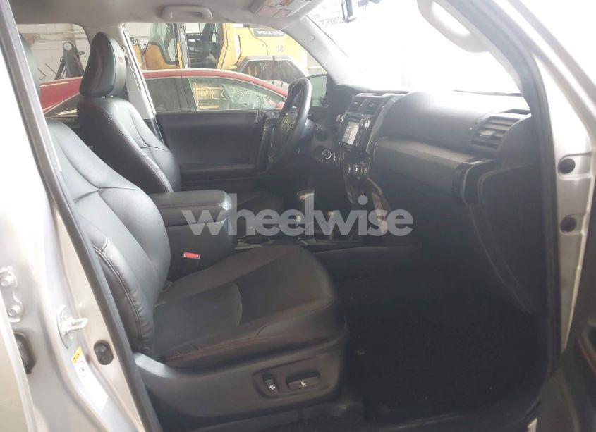 Photo 5 of 2018 Toyota 4runner TRD OFF ROAD PREMIUM (VIN JTEBU5JR3J5511337)