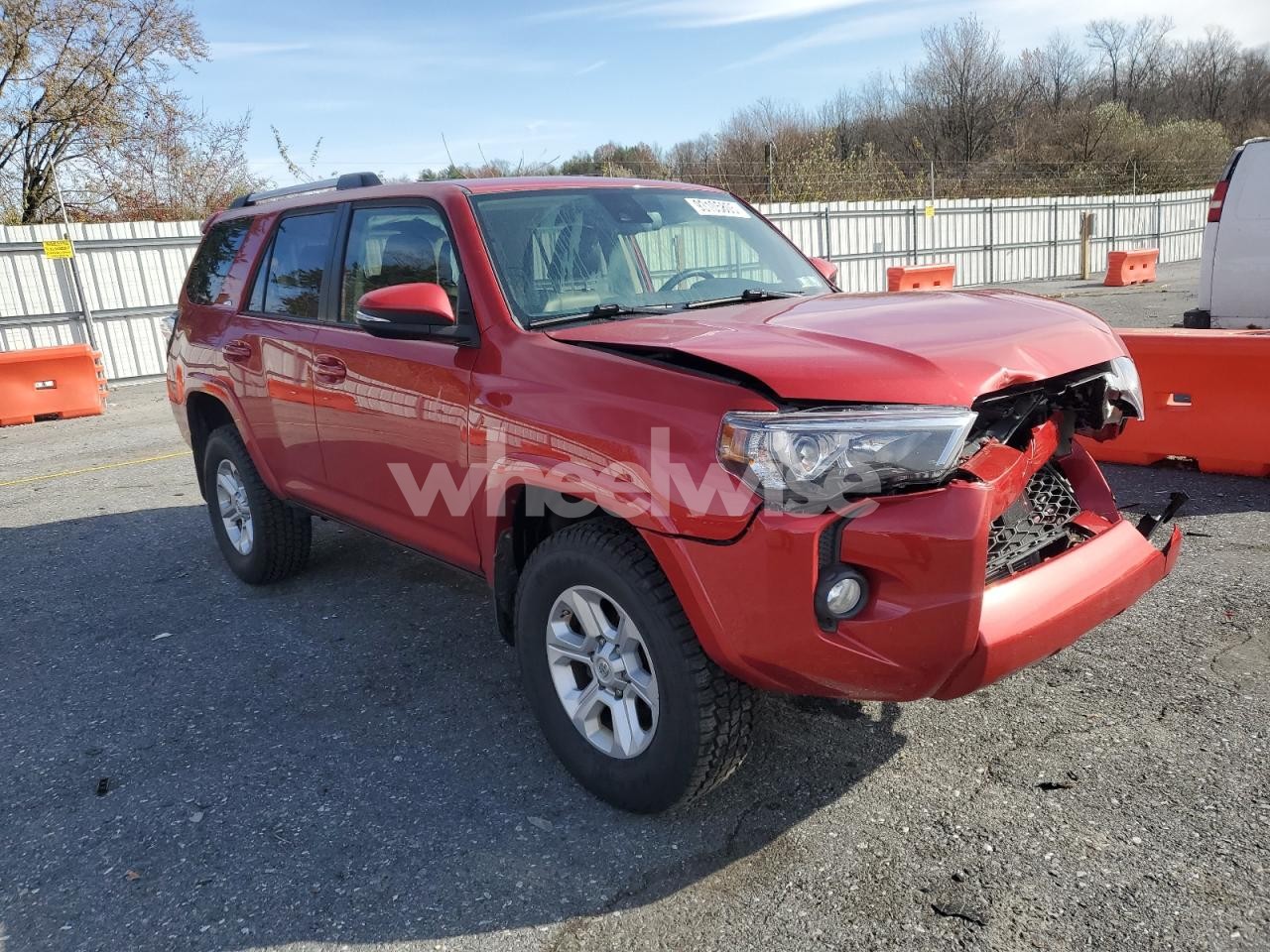 Photo 4 of 2020 TOYOTA 4RUNNER SR5/SR5 PREMIUM (VIN JTEBU5JR3L5770364)