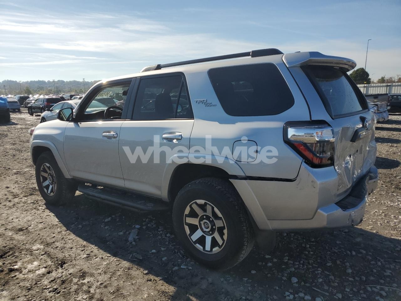 Photo 2 of 2020 TOYOTA 4RUNNER SR5/SR5 PREMIUM (VIN JTEBU5JR3M5885533)