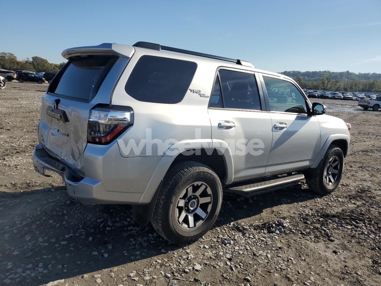 Photo 3 of 2020 TOYOTA 4RUNNER SR5/SR5 PREMIUM (VIN JTEBU5JR3M5885533)