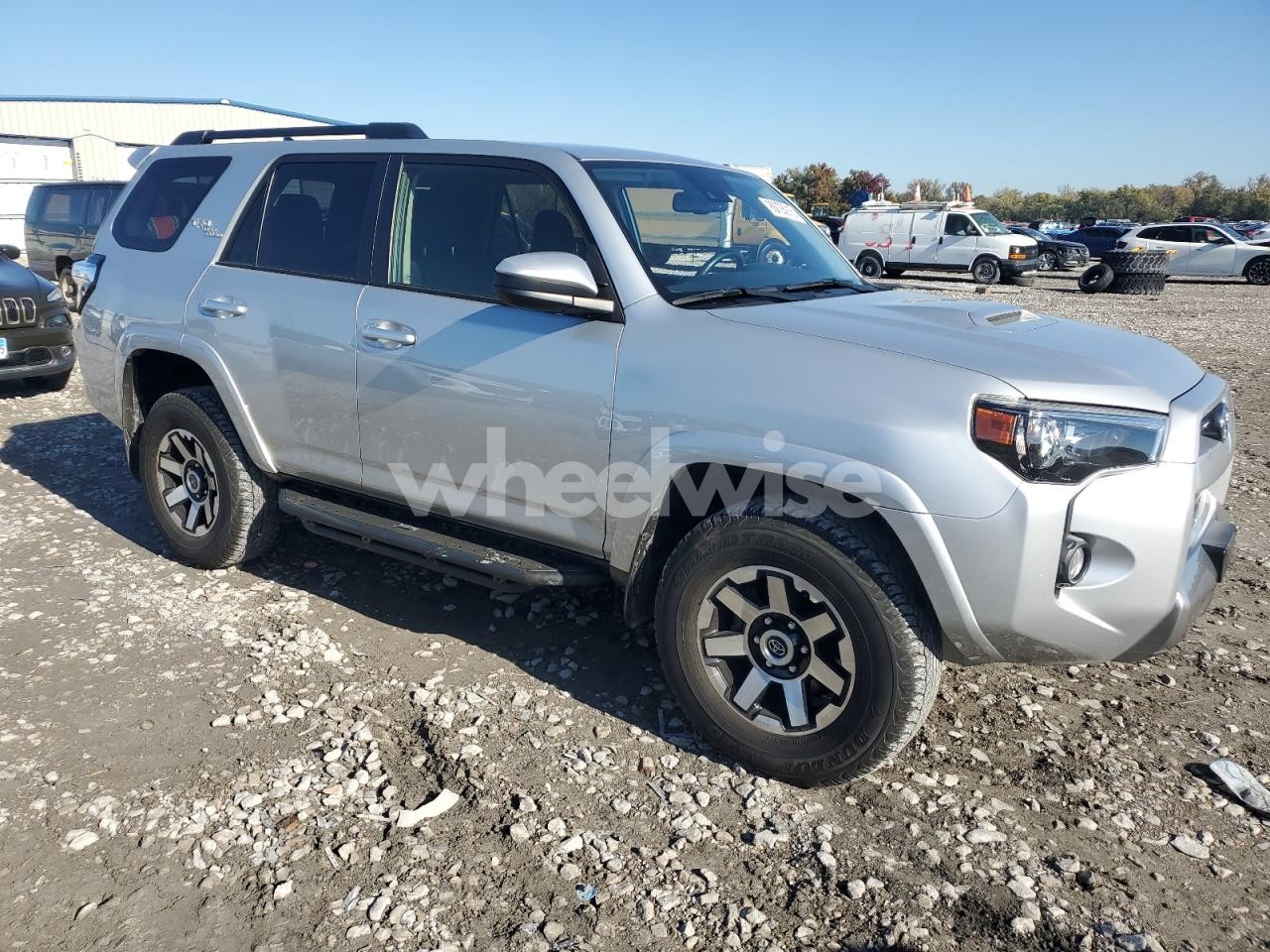 Photo 4 of 2020 TOYOTA 4RUNNER SR5/SR5 PREMIUM (VIN JTEBU5JR3M5885533)