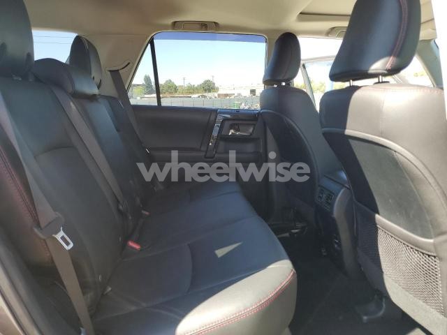 2018 TOYOTA 4RUNNER SR5/SR5 PREMIUM (VIN JTEBU5JR4J5518085) main photo