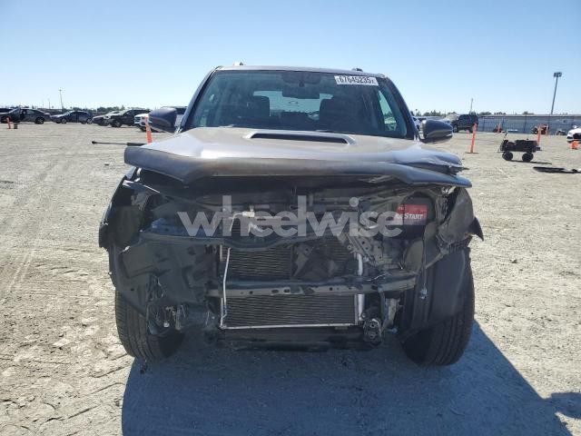 Photo 2 of 2018 TOYOTA 4RUNNER SR5/SR5 PREMIUM (VIN JTEBU5JR4J5518085)