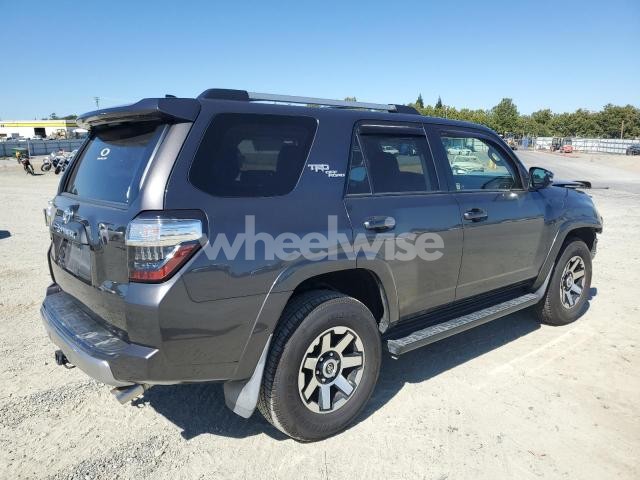 Photo 3 of 2018 TOYOTA 4RUNNER SR5/SR5 PREMIUM (VIN JTEBU5JR4J5518085)