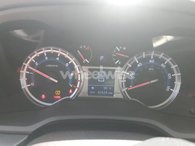 Photo 5 of 2018 TOYOTA 4RUNNER SR5/SR5 PREMIUM (VIN JTEBU5JR4J5518085)