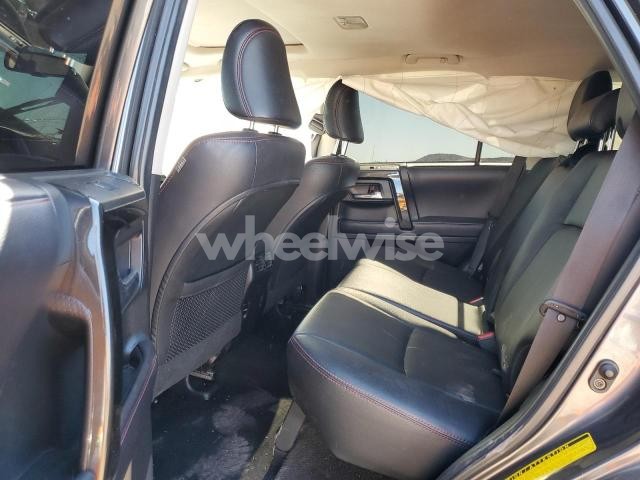 Photo 4 of 2018 TOYOTA 4RUNNER SR5/SR5 PREMIUM (VIN JTEBU5JR4J5521732)