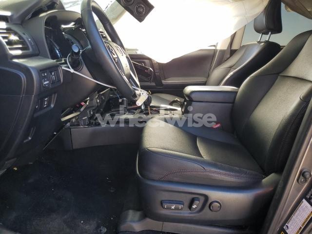 Photo 9 of 2018 TOYOTA 4RUNNER SR5/SR5 PREMIUM (VIN JTEBU5JR4J5521732)