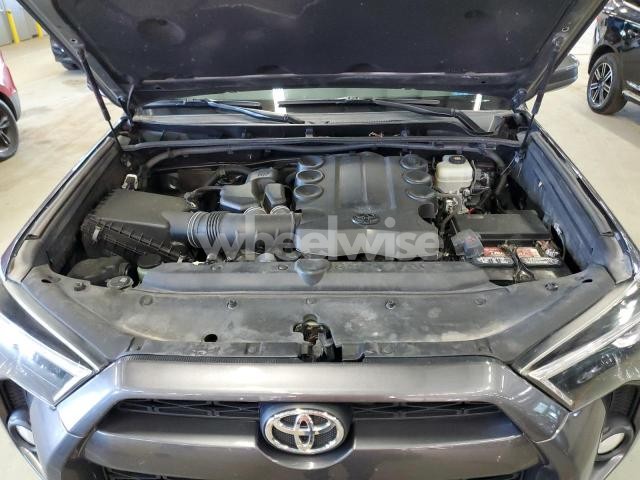 Photo 10 of 2018 TOYOTA 4RUNNER SR5/SR5 PREMIUM (VIN JTEBU5JR4J5582210)