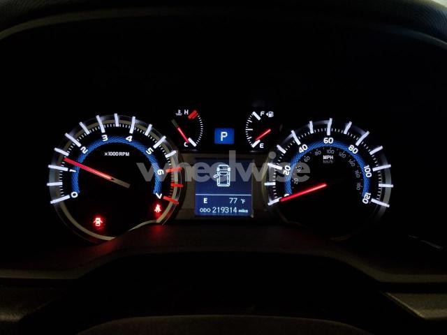 Photo 3 of 2018 TOYOTA 4RUNNER SR5/SR5 PREMIUM (VIN JTEBU5JR4J5582210)