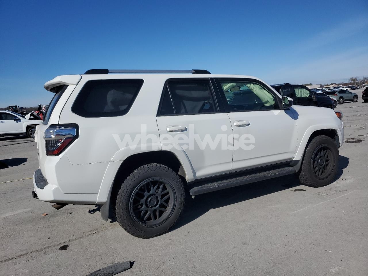 Photo 3 of 2019 TOYOTA 4RUNNER SR5/SR5 PREMIUM (VIN JTEBU5JR4K5668487)
