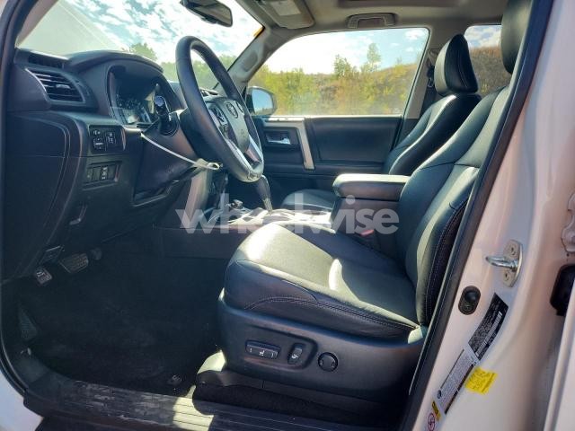 Photo 5 of 2018 TOYOTA 4RUNNER SR5/SR5 PREMIUM (VIN JTEBU5JR5J5561253)